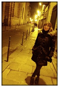 We are staying on the Rue du Temple, a half block from where Melinda is standing.