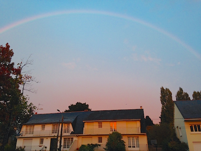 Somewhere under the rainbow is "our" house in Nantes. Bérnard sent us this picture that he took of the house in which we lived for a year 5 years ago.