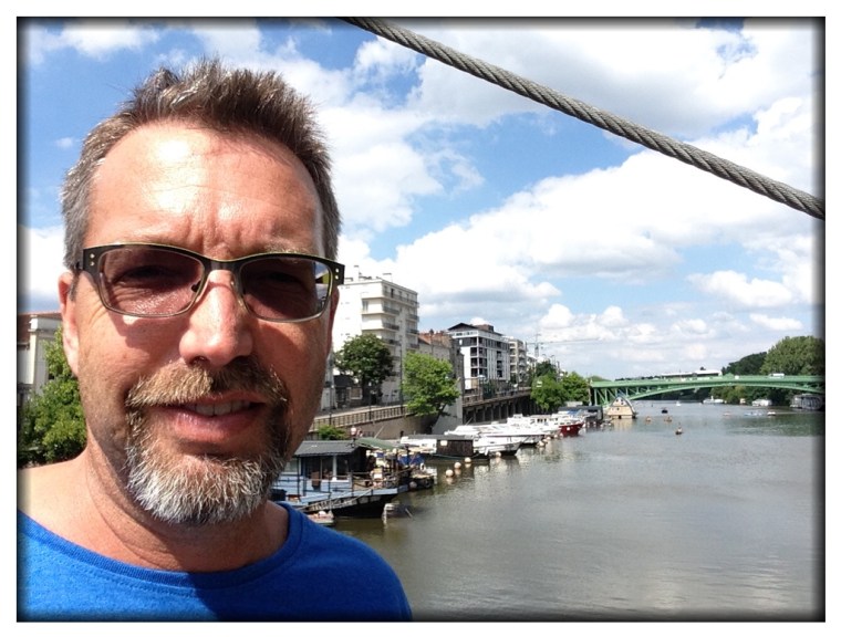 I was crossing from the Ile de Versailles when I took this picture with the Mont Rouge bridge in the background. 